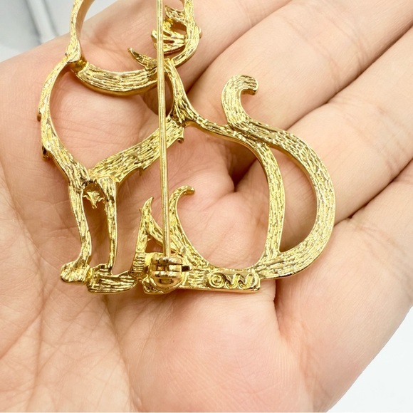 JJ Cat Gold Tone Outline Cutout Rhinestone Collar Brooch - Picture 5 of 8